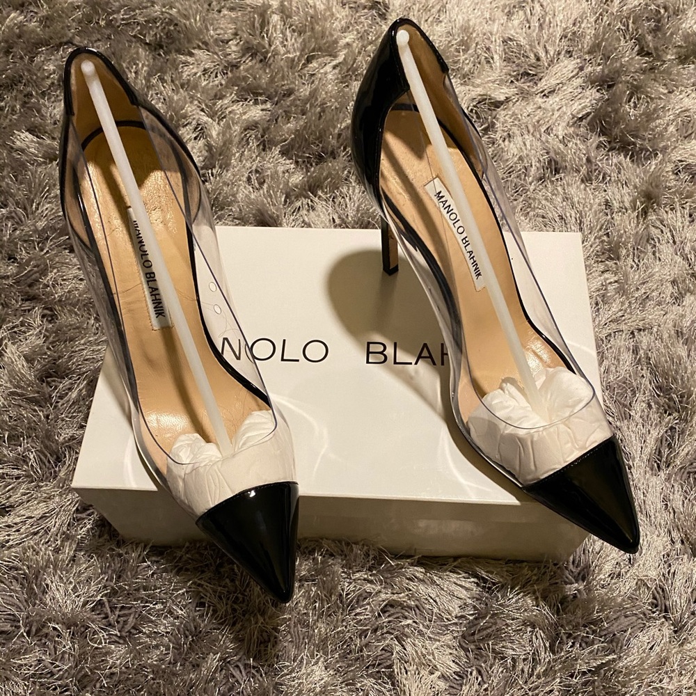 Manolo Blanhnik Paten leather high heel shoes